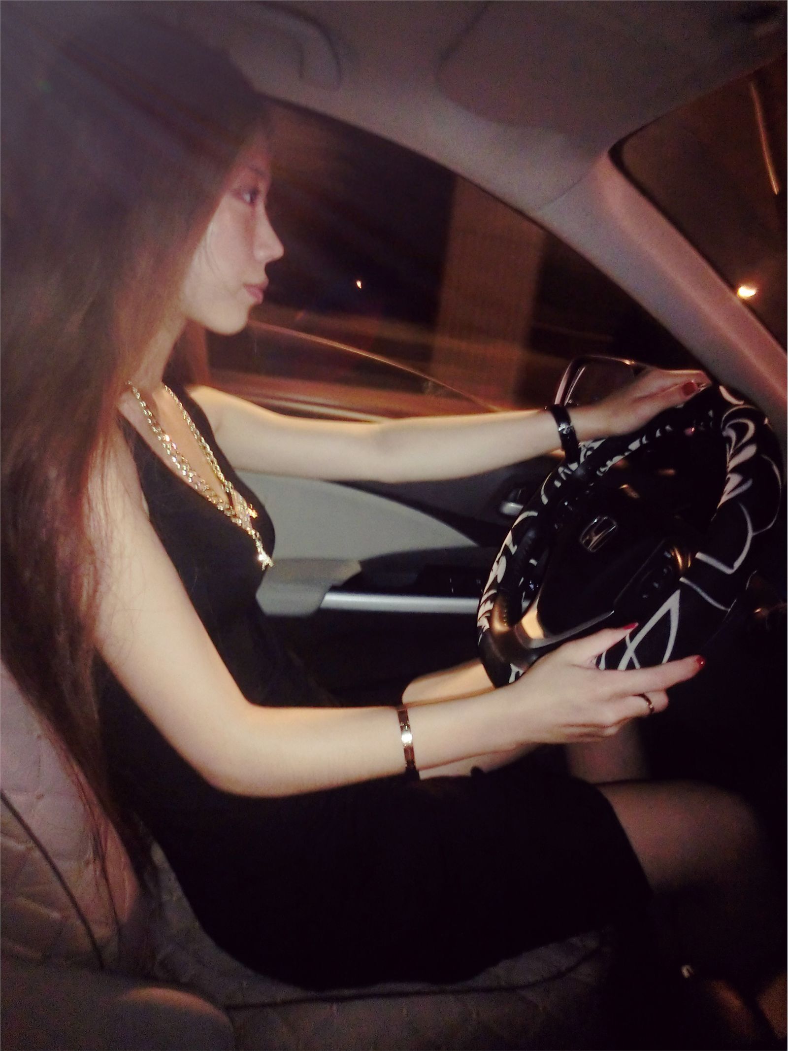 花哨尤物saisai的微博列表微女郎 2